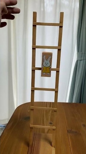 木で作る動くおもちゃ 階段下り
