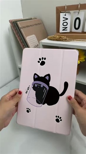 There are so many super cute cat patterns! Wow, a tablet case this pretty—what do you think? Tempted to get one?#TabletCase #GiftIdeas #workfromhome #musthave #ipadpro #ipad #case #ios #ipadcase #fpy #cat #cute