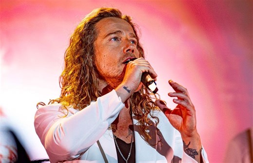 Julien Doré père comblé : ce tendre moment avec son fils - Elle