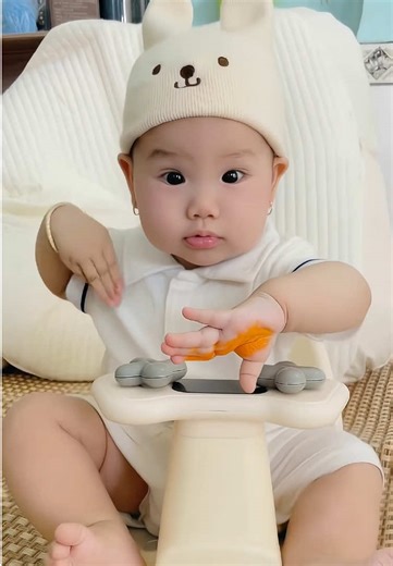 AI Universal Jumping Speed Video Tutorial 🐾💃✨ Capcut AI effect, super eye-catching jumping and speeding style! Whether it's humans (adults/children) or animals (all kinds of cute pets), just pair it with this taste virus jumping style, which is powerful and effective in healing. After watching it, you will definitely receive unexpected smiles 😳💞 The AI jumping and speeding effect has now become the focus of the entire network 🚀 Transform from photos/videos with just one click → easily becom