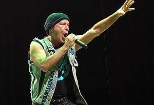 BRUCE DICKINSON Reflects On Classic Albums From AC/DC, BLACK SABBATH, RAINBOW And JUDAS PRIEST