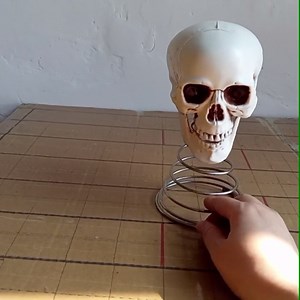 Spooky Halloween Tree Topper, 7.4 Inch Realistic Halloween Skeleton, Scary Spring-Loaded Skull for Home Table Outdoor Decoration (White)