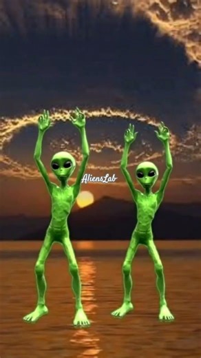 2 green alien dance tiktok #shorts #animation