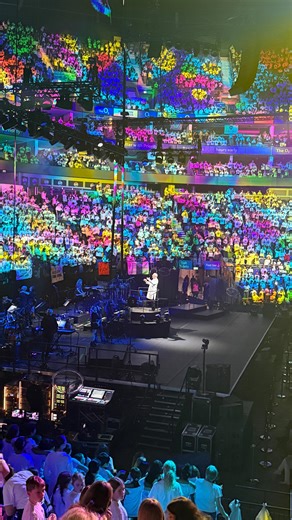 Danes Hill School on Instagram: "What an unforgettable night! 🌟 Some of our superstars in Years 4–8 had the most incredible experience performing at The O2 Arena as part of the world’s largest choir 🎶 With over 8,000 young singers, a sold-out O2, and months of preparation, this truly was music on a spectacular scale. Memories to last a lifetime 💛 🎤 @yvconcerts @theo2london"