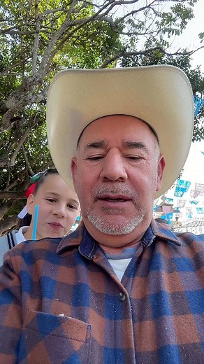 Refreshing Popsicle Moments in a Festive Setting