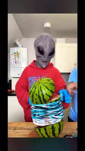 Alien vs Watermelon👽🍉#watermellon #rubberband #livestreamwithyoutube #alien #funny