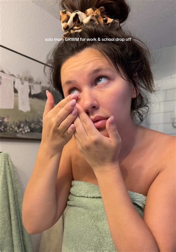 Mornings by myself are tough but taking a few minutes to prioritize my skin care helps make me feel ✨bonita✨ @Vegreen Global @greyd US #VeGreen #VeganSkincare #SqualaneCream #SkinBarrierCream #KBeauty link in bio for all the details!! 💛💛