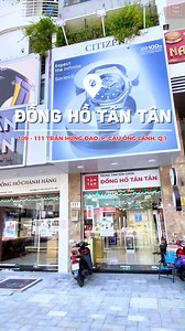 TÌM MUA ĐỒNG HỒ MOVADO CHÍNH HÃNG? – ĐẾN NGAY ĐỒNG HỒ TÂN TÂN! Đồng Hồ Tân Tân – Nhà phân phối chính thức Movado tại Việt Nam. 💎 Với 40 năm kinh nghiệm trong ngành đồng hồ cao cấp, Đồng Hồ Tân Tân tự hào là nhà phân phối chính thức độc quyền thương hiệu Movado tại Việt Nam suốt hơn 20 năm – hành trình gắn bó cùng đẳng cấp thiết kế Thụy Sĩ tối giản, tinh tế. 🖤 Không gian trưng bày Movado tại Tân Tân được thiết kế theo chuẩn quốc tế, hiện đại và sang trọng, mang đến cho Quý khách trải nghiệm mua