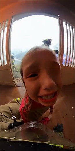 Firefighter Rescue Young Girl and Cat from the burning house!