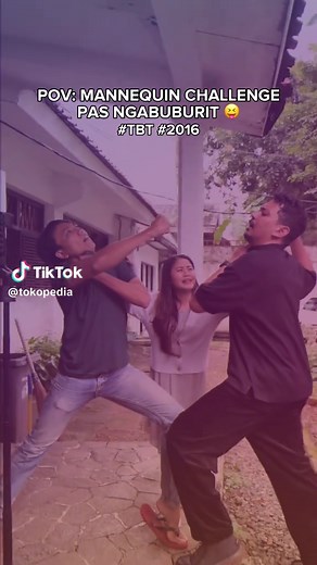 Manequin challenge sih di 2016, kalo 2026 mah mending kejar ketupat di Tokopedia, bisa bikin lo dapetin Innova Zenix dan belanjaan lo dibayarin s/d 4 miliar 😎