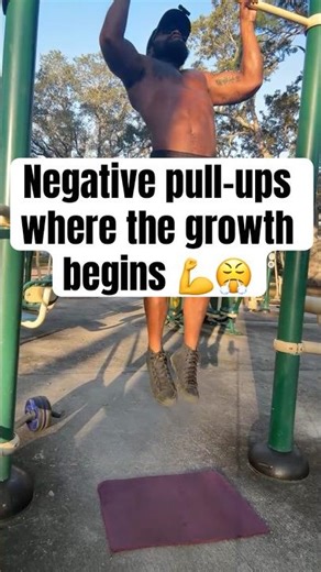 How many slow negatives can you do? ⬇️ #calisthenics #pullups #workout #training #gym #fitness #fyp