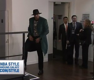 Ernie Johnson Sings Farmersonly.com Theme Song to Melo & Barkley (Video) - BlackSportsOnline