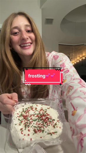 frosting mukbang💕✨🎄 ft. loveshackfancy rollerrabbits💖 i love these pjs sm u all need them🤗@Roller Rabbit @LoveShackFancy @Publix #frostingqueen #gabeats #buttercream #dessert #mukbangs
