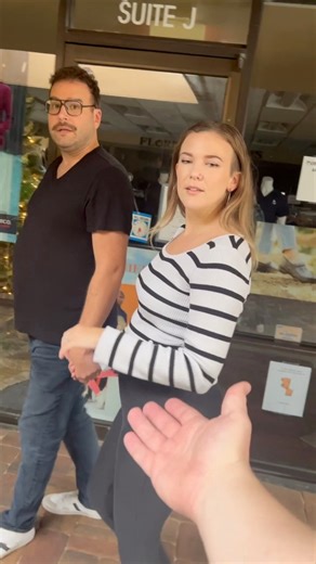 Narrating People's Lives: On a Stroll! 🤝 | Thomas Sanders