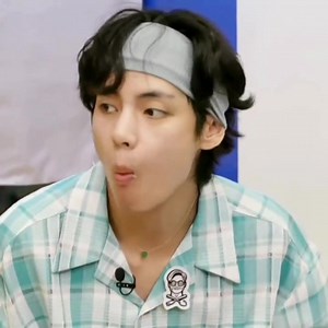 V FOR SOUS CHEF 🐻🧑‍🍳 - Jinny's Kitchen ep.8 | BTS Corner