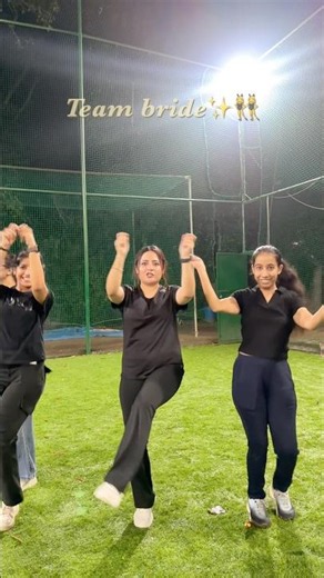 Team bride is ready to rock 👯‍♀️🤘