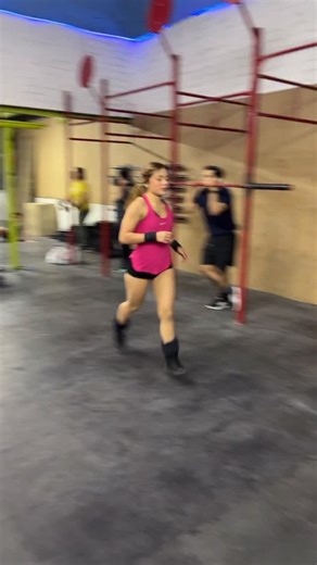 •8 Shuttle Run •8 DB Front Rack Squat (50/35) / AMRAP 8 . . . . . . #Crossfit #Hyrox #CrossTraining #FuncionalTraining #LoveCrossfit #functionalfitness #Functionalworkout #wodlife #Wod #barbell #metcon #Amrap #Tabata #EMOM #Burpe #lovefit #power #powerlifting #strengthandconditioning #weightlifter #herowod #EntrenamientoFuncional #dumbbells #RogueFitness #assaultbike #Workout #Fitness | DTH07 Cross-Training