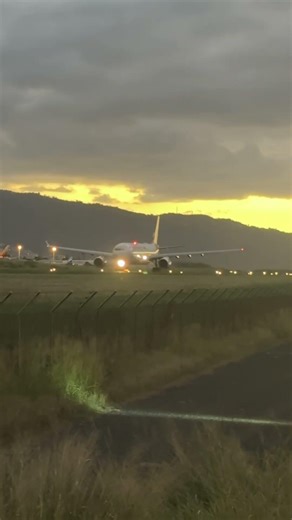 Air Mauritius Take off at réunion island 🇷🇪🌿