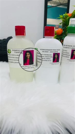 ✨ Kit Capilar Rizos – Coco, Linaza y Manteca de Karité ✨ Dale a tus rizos la hidratación, definición y nutrición que necesitan con nuestro Kit Capilar de Coco, Linaza y Manteca de Karité, perfecto para mantener unos rizos suaves, brillantes y bien definidos. 🌿 Sus ingredientes naturales ayudan a: ✔️ Hidratar profundamente el cabello rizado ✔️ Definir y formar rizos más bonitos ✔️ Reducir el frizz ✔️ Nutrir y fortalecer el cabello ✔️ Aportar suavidad, brillo y elasticidad 💆‍♀️ Ideal para cabell