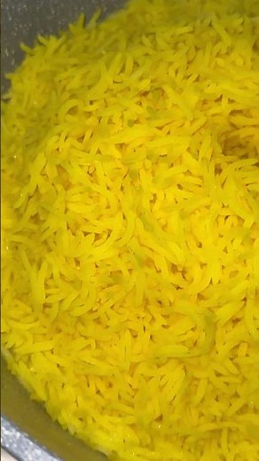 How to cook yellow rice using turmeric