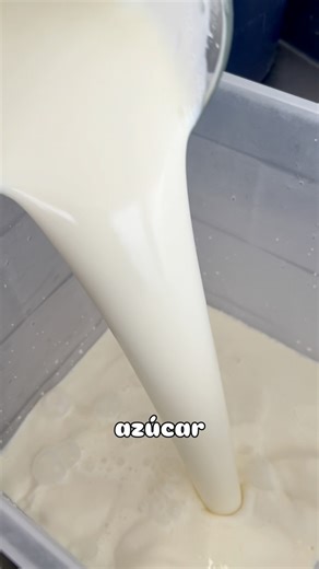 Receta Bolis cremoso de galleta oreo Ingredientes 9 U de galleta Litro y medio de leche también puede reemplazar medio litro de agua 400 g de azúcar o leche condensada. También puedes colocar 50% de azúcar 50% leche condensada Dos cucharadas de maicena Preparación Cocina la maicena en 1 l de leche y en un Bowl en una taza, agregar la leche, la maicena cocida, la galleta triturada de oreo, el azúcar o la leche condensada opcional agregar esencia de vainilla | Más Cremoso Gourmet - Bolis Cremosos