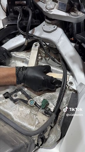 Resumen de una revisión de muchas de una Yamaha FJR1300 con 120.000 Kilometros 🚨🔧 #yamaha#fjr1300#guardiacivil#vialmotos#zaragoza#mecanica#mecanico#motos#motocicletas#riders#españa#bikers