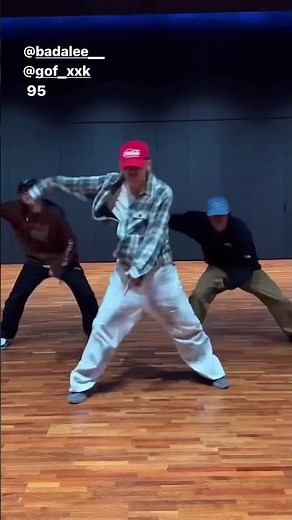 Taehyung doing the Smoke dance challenge with Bada Lee🔥