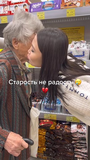 Heartwarming Store Encounter Between Generations
