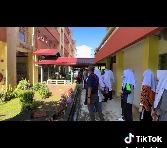 Aktiviti perjumpaan kokurikulum 26.03.2025.. Mini payung terjun.. ##fypシ゚viral🖤tiktok #sabahantiktokers #dadahmusuhno1negara #fypシ゚viral #onthisday #kotabelud #SMKUSUKAN #smkusukan #lahaddatusabah #tingkatan62024 #zusscofeekb