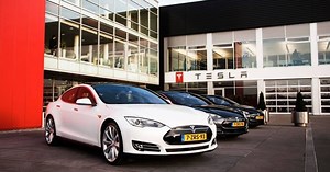 Tesla Turns to Owners to Beta Test Autopilot Features