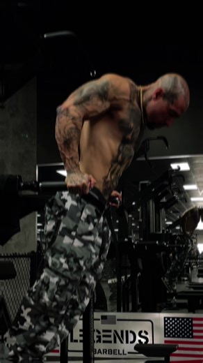 Acuérdate que los triunfos por más pequeños que sean, también cuentan. No todo tiene que ser gigante para que valga. Cada pequeño logro cuenta, y cuando los repites una y otra vez, se van acumulando. Así es como se construyen las metas grandes… con consistencia en las cosas pequeñas. No pasa de la noche a la mañana. Pasa cuando todos los días haces algo, aunque sea pequeño, pero sigues avanzando. Así que a darle duro me gente y ser no solo disciplinados pero consistentes! #gym #workout #fitness 