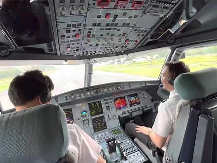 第一视角体验不丹-帕罗机场的惊险起飞过程 #空客a319 #不丹帕罗机场 #第一视角 #起飞🛫 #民航科普 ,帕罗机场起飞视角- 抖音