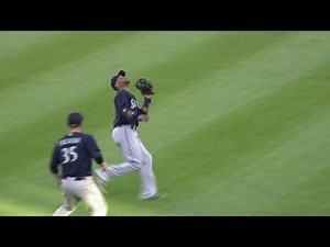 SEA@DET: Cano makes over-shoulder grab to rob V-Mart