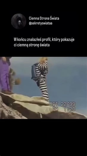 Mrok • Świat • Ciekawostki on Instagram: "Dnia 22 października 1999 roku doświadczona miłośniczka skoków BASE, Jan Davis, podjęła tragiczną w skutkach próbę skoku ze szczytu El Capitan w Parku Narodowym Yosemite. Wydarzenie to miało być częścią zaplanowanego protestu przeciwko obowiązującemu w parku zakazowi uprawiania tego sportu, a jego celem było udowodnienie, że takie skoki można wykonywać w sposób w pełni bezpieczny. Choć kilku innych skoczków, którzy wystartowali przed nią, wylądowało pomy