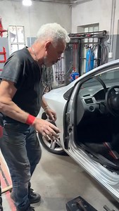 🎓 Tips del chapista 🔨 COMO TIRAR PLANCHUELAS 🔴 Seguimos en YouTube para ver los vídeos completos y los tutoriales. 🔗LINK EN BIO☝️ . . . . 🧰 Taller de chapa y pintura 📍 Bolívar 6544 - MDP 📲 Contacto: 2236030212 #chapista #artesano #taller #autos #tips #oficio #artesano #chapa #tips #bancada | Roberto Scenna Taller