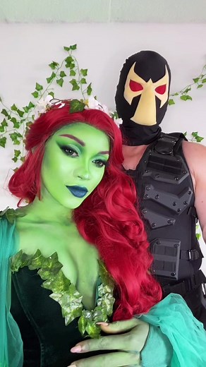 Poison Ivy and Bane 🌿🥰#newyorkcomiccon 🗽 #poisonivycoaplay #dccomics #banecosplay