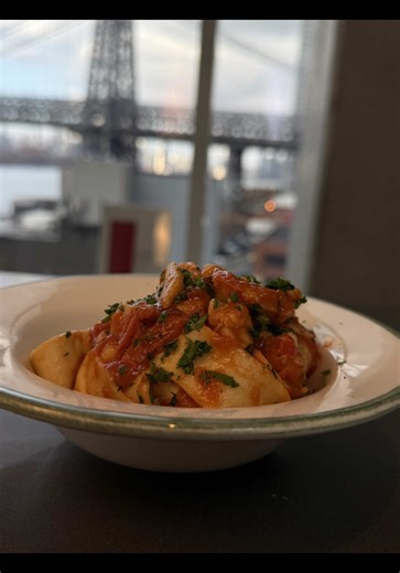 🦐🍝 Dive into flavor with this rich and rustic Seafood Pasta! Scallops, shrimp, cherry tomatoes & white wine all come together in a comforting coastal dish straight to your holiday tables 🇮🇹✨ @GialloZafferano Loves Italy 📝 Ingredients: 14 oz pasta (400 g) 1 1/3 cups cherry tomatoes, sliced (200 g) 2 cloves garlic 1 bell pepper, diced 1 1/3 lbs scallops (600 g) 14 oz shrimp (400 g) 2 tablespoons olive oil (25 ml) 2/3 cup dry white wine (150 ml) 3/4 cup tomato purée (200 g) Fresh parsley, chop