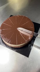 We are all here for that cross section view 😎 #ipohawesomecity #ipohfood #ipohipohajer #ipoh #perak #chocolate #cake #ipohbakers #myultimatebakes #ipohcity | Myultimatebakes