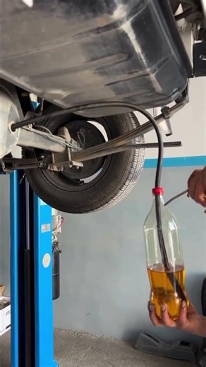 This Compressor Trick Makes Oil Filling So Easy! #mechanic #mechaniclife #tools #diy