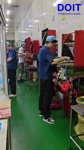 Rubber material pressing and molding. #rubberseals #doitrubber #rubber