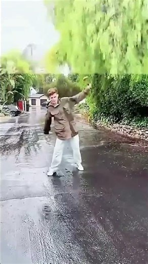 Lightning strikes caught at the worst moments ⚡
