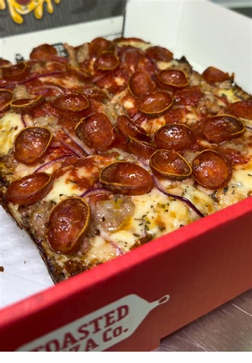 Delicious Handcrafted Pizza at The DownTowner