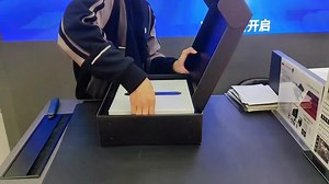 听说这是每个男人学生时代的梦想 天花板跟减速带 姐拿下了#开箱视频 #外星人电脑 #开箱人生中第一台笔记本