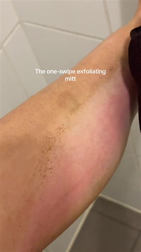 Experience the One-Swipe Exfoliating Mitt