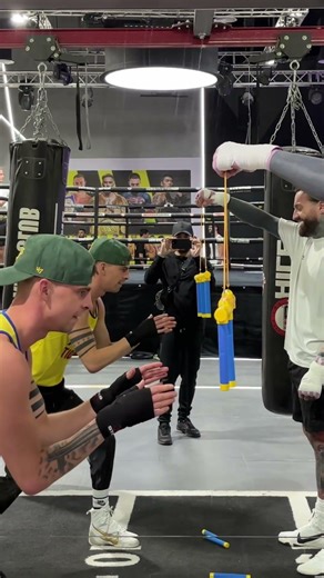 @glitchboxing on the reaction test with Aaron Chalmers
