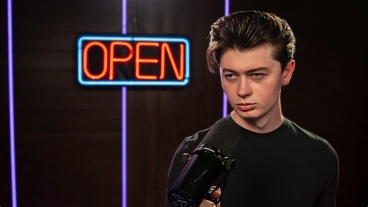 Elliot James Reay Performs "Daydreaming" Live