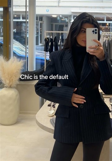 Chic is the default. #zürich #schweiz #reels #outfit #blazer