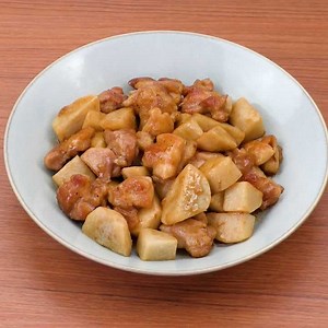 ごはんのおかずにぴったり！ 鶏肉と里芋の甘酢炒めのレシピ動画・作り方 | デリッシュキッチン