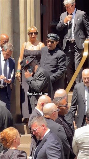 Stevie Wonder Arrives with His Wife to Honor Clive Davis 🤍