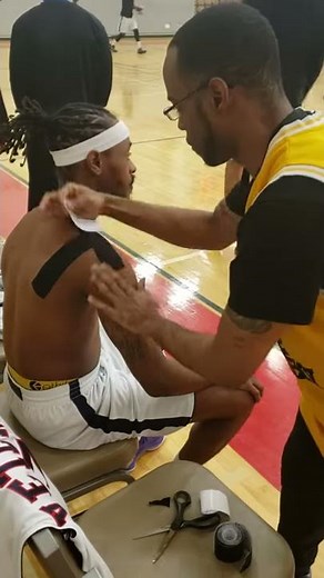 How to apply kinesiology tape to a shoulder like a pro - live demo